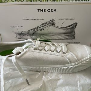 Cariuma Women’s Sneaker Oca Low 9.5 White BRAND NEW IN BOX